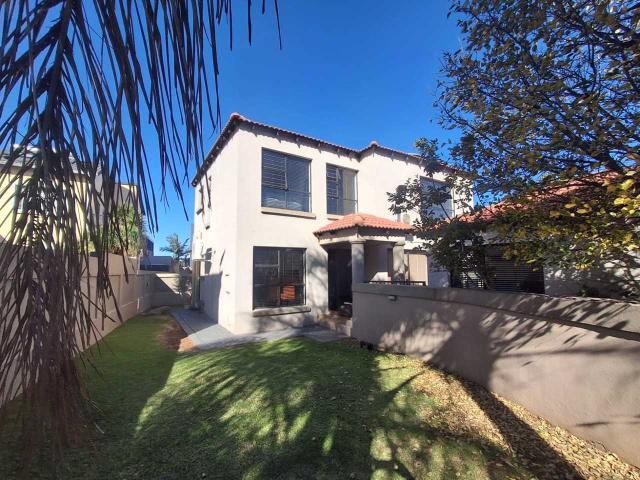 LUXURY, SECURITY AND STYLE IN DISTINGUISHED BASSONIA ROCK ESTATE
