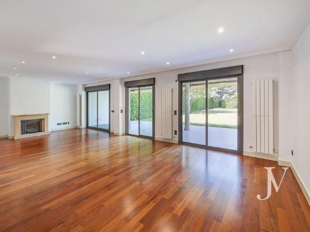 Luxury Semidetached House for rent in Madrid, Autonomous Region of Madrid