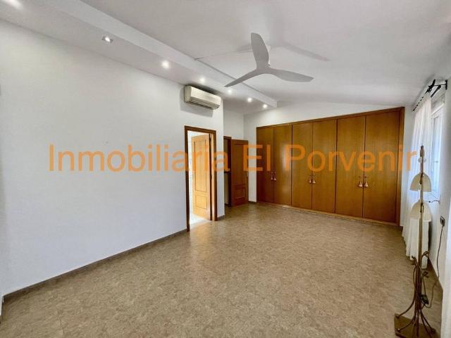 Luxury Semidetached House for rent in Torrent, Spain
