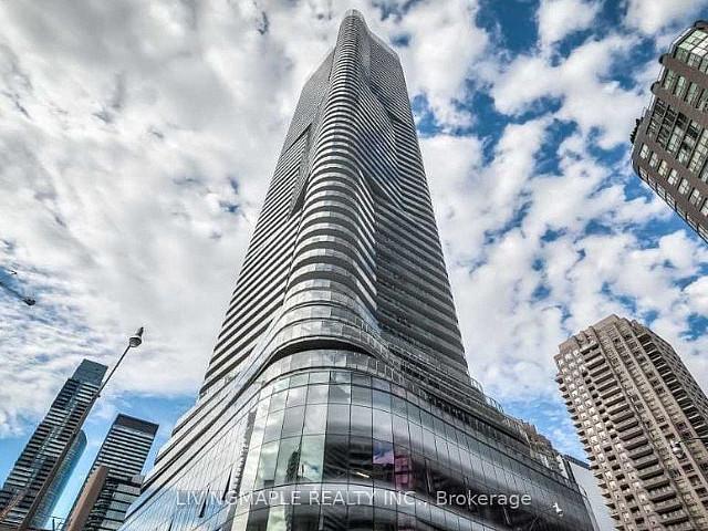 Luxury Studio Condo Unit In The Heart Of Downtown