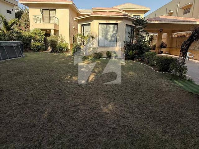 Luxury Style 1000 Yards Bungalow Ready To Move For Rent