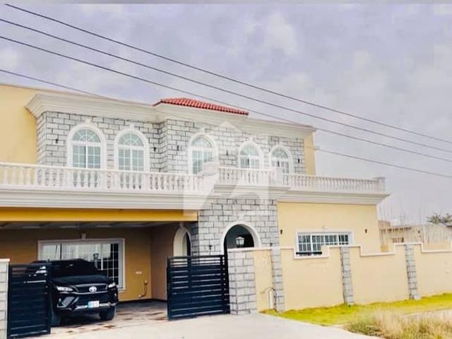 Luxury Sun Facing Designer House | 24 Marla 6090 | Prime Location PECHS Block B