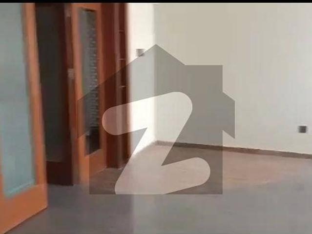 Luxury penthouse for sale main tariq road