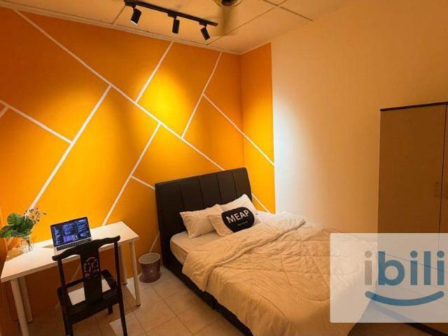 Luxury queen room @ taman taynton view! Walk to Taman Mutiara MRT