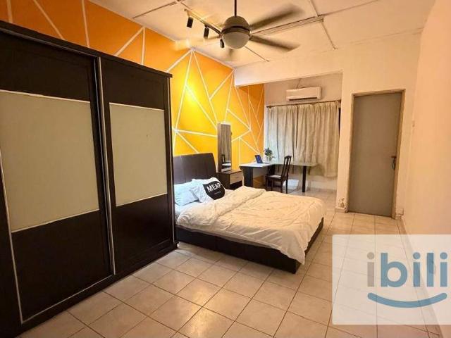 Luxury queen room @ taman taynton view! Walk to Taman Mutiara MRT