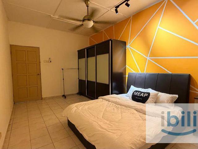 Luxury queen room @ taman taynton view! Walk to Taman Mutiara MRT