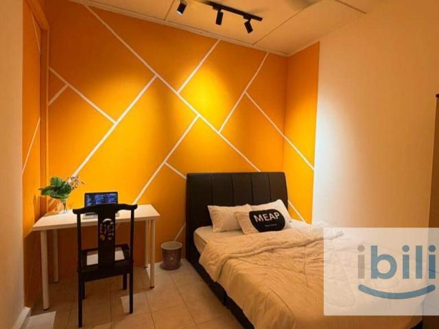Luxury queen room @ eko cheras taman taynton view Walk to Taman Mutiara MRT