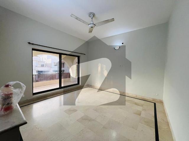 Luxury Renovated House F 6