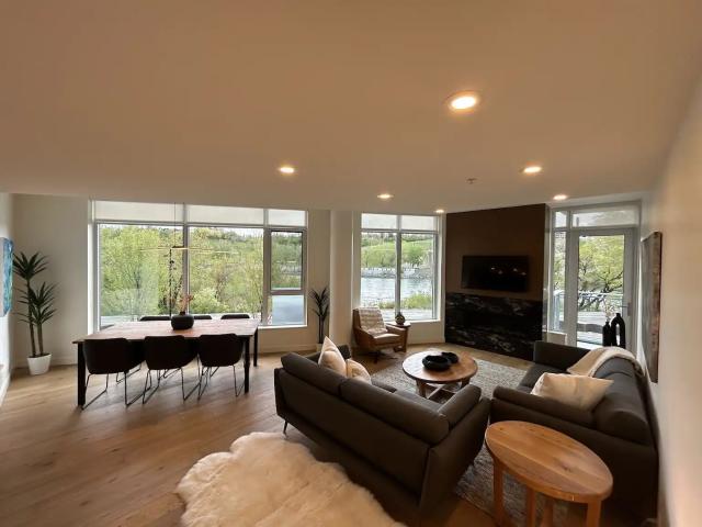 Luxury Waterfront 2 Bdrm Condo, River Views From EVERY Window
