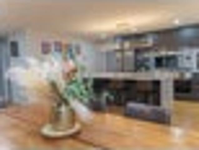 Luxury, Warmth & Space All on One Level