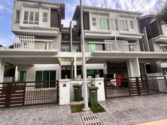 LUXURY TERRACE 3 STOREY FREEHOLD NON BUMI Bandar Tiara South Semenyih