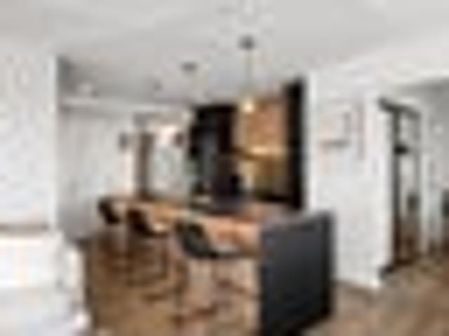 Luxury Two Bedroom Apartment with Pool & Spa