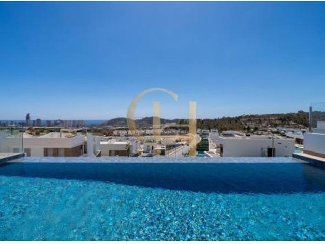 Luxury Villa con piscina infinita y vistas al mar en Finestrat