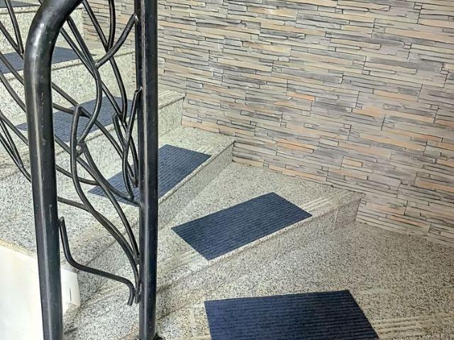 Luxury Villa Apartment in Central Constanța: 3 Rooms, 2 Baths, Parking