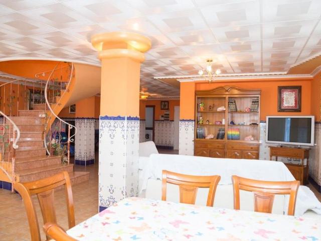 Luxury Villa for rent in Chiva, Spain