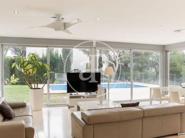Luxury Villa for rent in Chiva, Spain