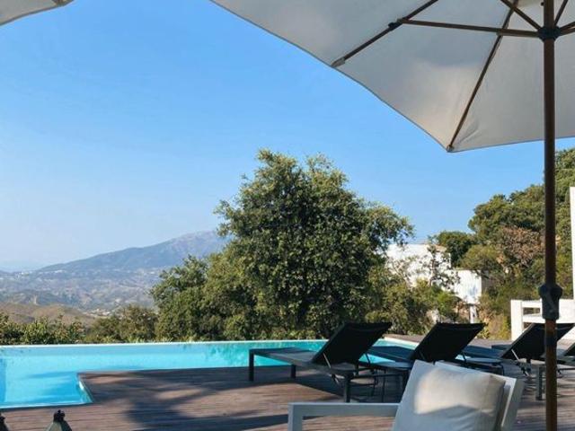 Luxury Villa for rent in Marbella Del Este, Spain