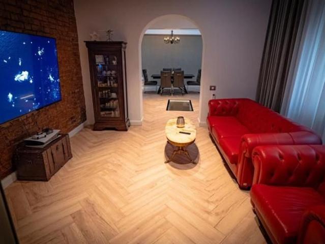 Luxury villa, furnished, yard, garage, located in Floreasca area