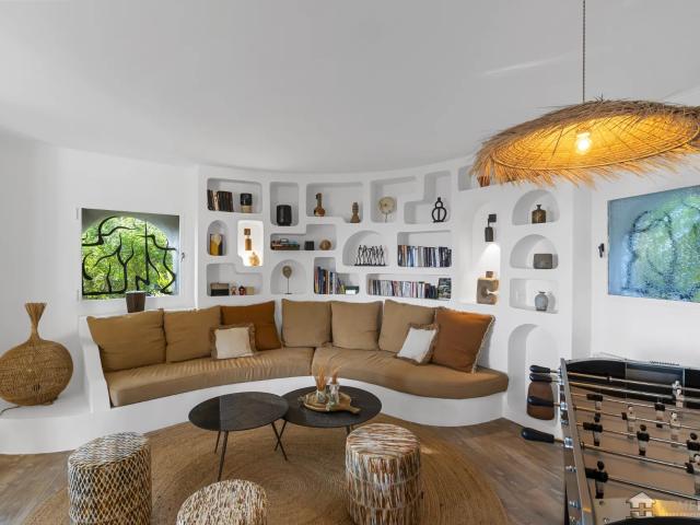 Luxury villa located in Mougins with panoramic views over th. 248m² Mougins