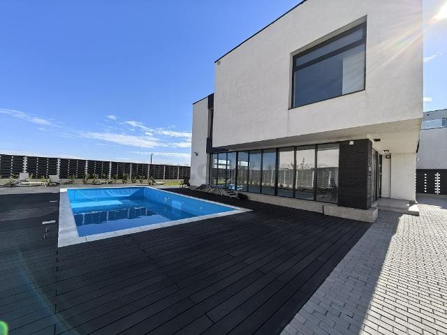 LUXURY VILLA near the American School