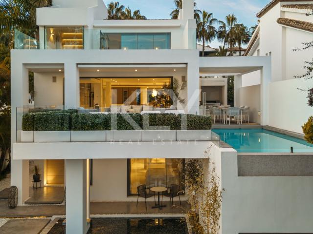 Luxury Villa with Sea Views and Private Spa for Rent in Puente Romano, Marbella
