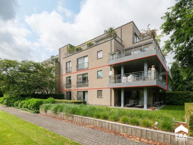 Luxe appartement met zicht op zwembad in Bokrijkpark te Genk