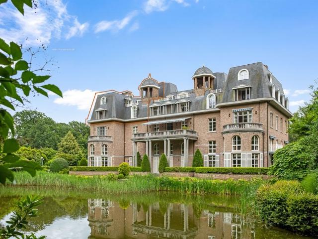 Luxe, energiezuinig duplex app. op 3e en 4e verd. in weergaloos kasteeldomein