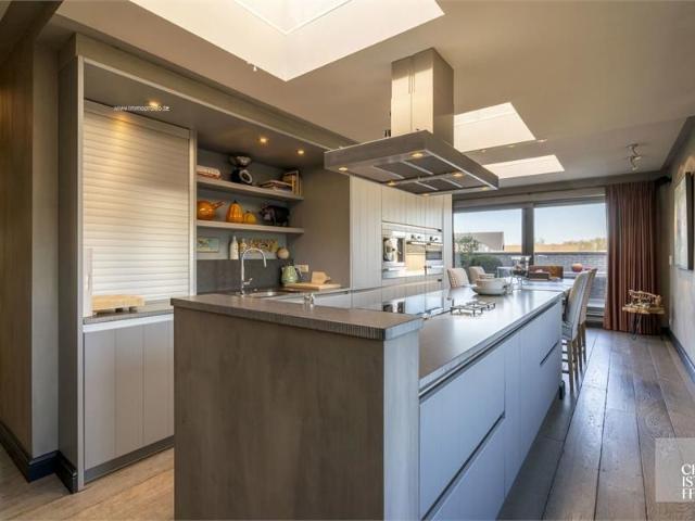 Luxe penthouse van 239m2 met 34m2 terrassen in hartje Zutendaal!