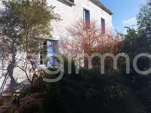 Luxé 16230 Achat / Vente maison 5 pièces t5 au dernier étage parking