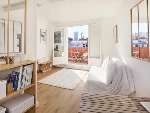 Luxembourg/Val De Grâce: un studio baigné de soleil ouvrant. 27m² Paris 5ème