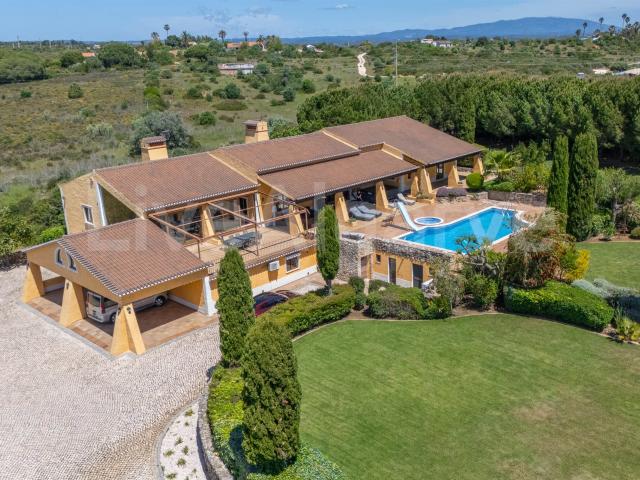 Luxo | Magnífica Vila T5+1 no Campo em Ferrel, Praia da Luz. 415m² Lagos
