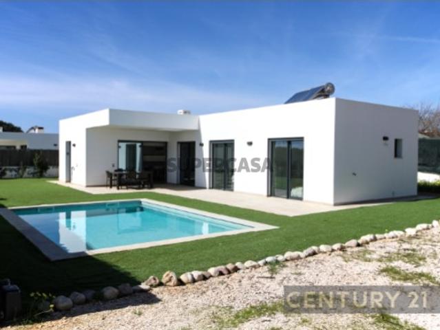 Luxo e Tranquilidade em Sagres: Uma Moradia Contemporânea à espera de ser sua!