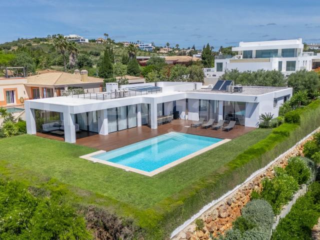 Luxo | V4+2 Villa Frente ao Mar com Acesso Directo ao Palmar. 381m² Lagos
