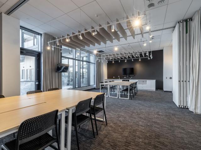 Luxo 1 Bedroom Apartment for Rent at 1250 Cummings Ave, Ottawa, ON K1J 0E4 Cyrville