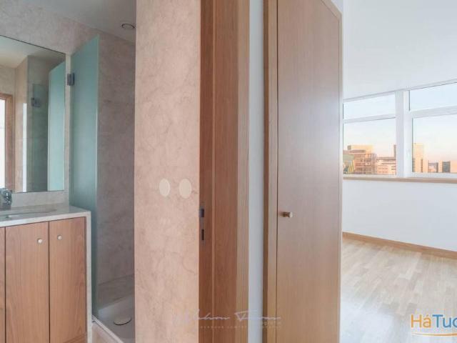 Luxoso Apartamento T2 Duplex com vista Rio em Parque das Nações | 26034071370