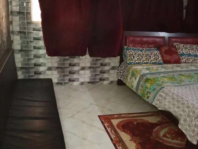 Luxry furnished room at vip location for ladies karachi gulshan e iqbal block 8 id 59104