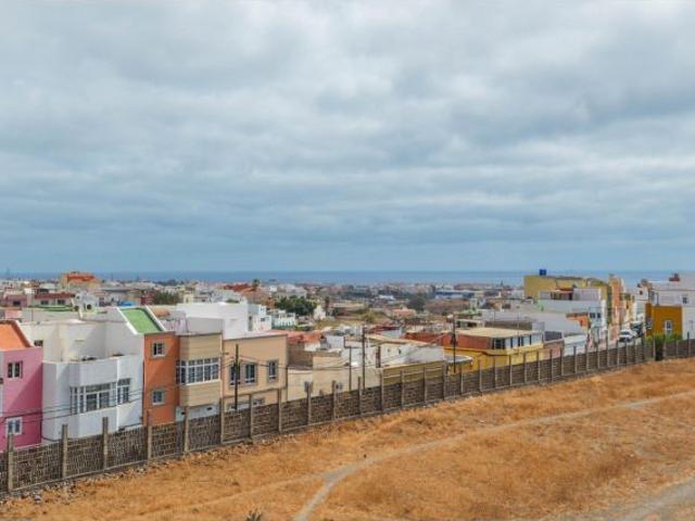 Luz, espacio y vistas: Coqueto dúplex de 3 dormitorios con solárium en Telde