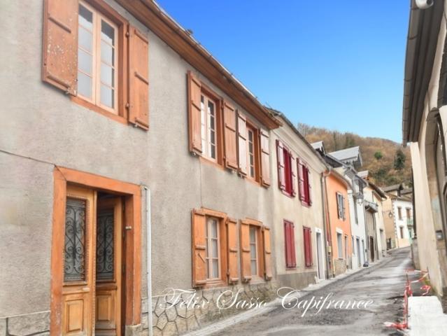 LUZ SAINT SAUVEUR 65, maison de village avec grand potentiel, 5 chambres, terrain et terrasse