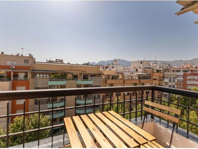✨ Luz, Vistas y Diseño Premium Reformado: Tu Oasis Moderno en la Avenida Teodomiro ?️