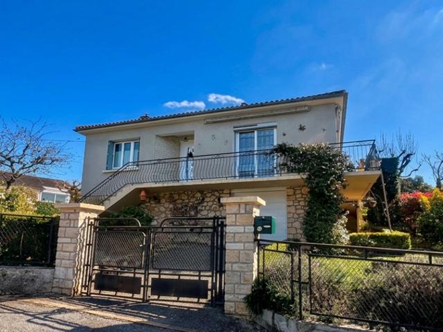 Luzech Maison 3 chambres sur près de 1000 m² de terrain proche commodités