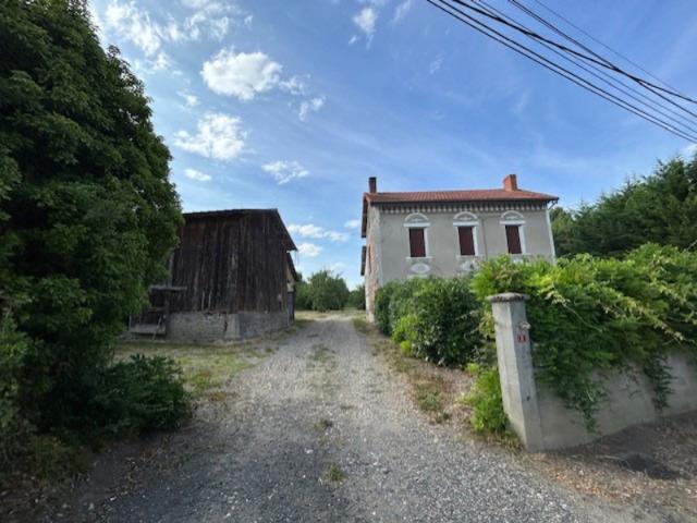 LUZILLAT Maison 125 m2 avec grange et hangar