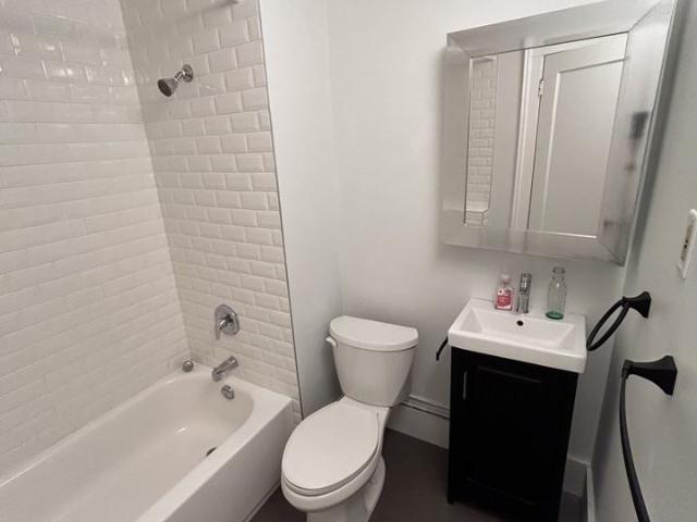 Lyndale Apartments 1 Bedroom Apartment for Rent at 1536 14th Ave W, Vancouver, BC V6J 2H9 Fairview
