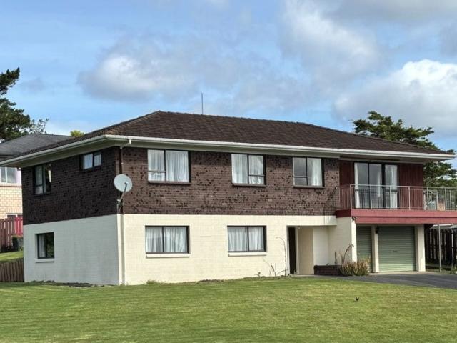 lynfield, 6+ bedrooms