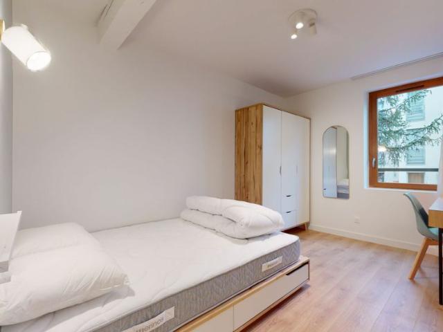 Lyot — Chambre S 13