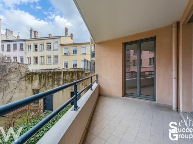 LYON 01 Appartement 2 pièces de 57 m² avec balcon