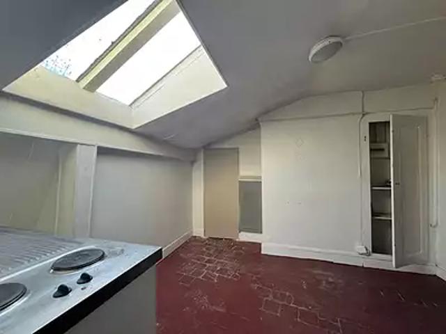 Lyon 1er 69001 Location appartement 1 pièce t1 au dernier étage
