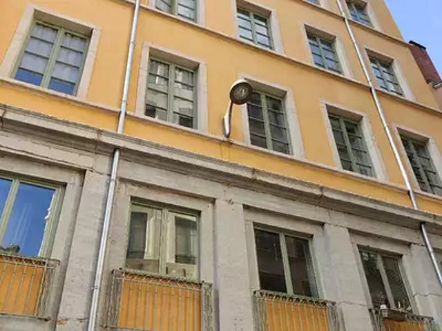 Lyon 1er 69001 Location appartement 1 pièce t1 au dernier étage