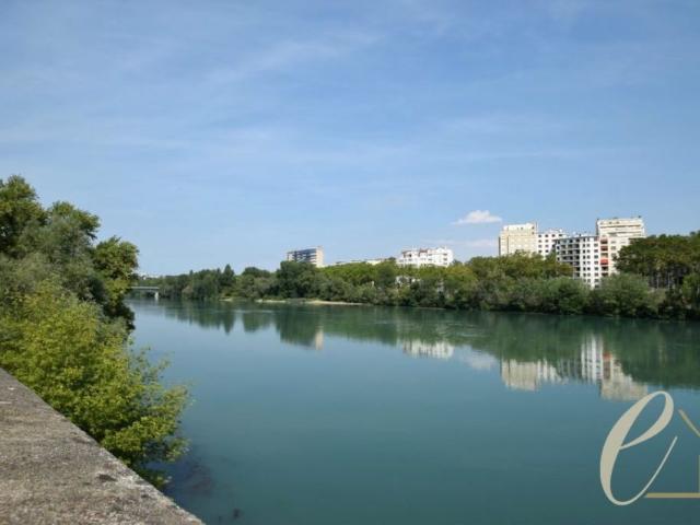 LYON 1er Quais du Rhône – Appartement T4 de 153 m² sans vis à vis avec garage