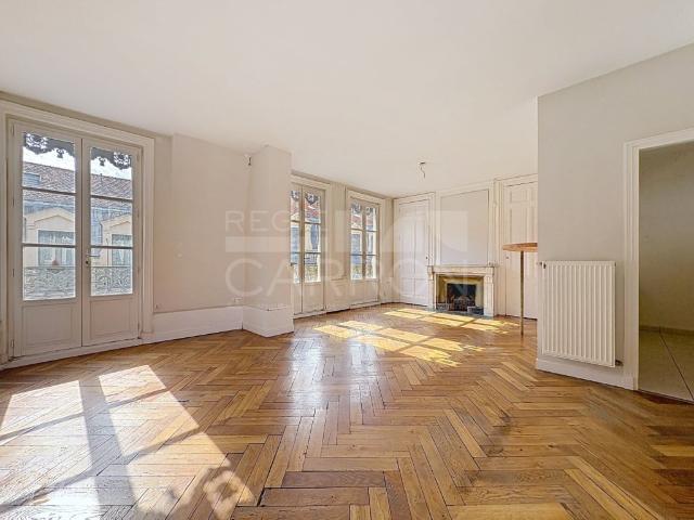 LYON 2 RUE GASPARIN T2 57m² DERNIER ETAGE BALCON 345000€
