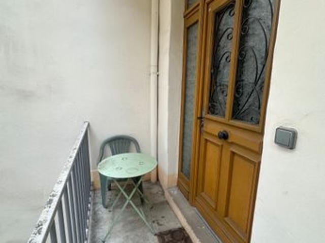 Lyon 2e prox. UCLY: t2 vendu libre et meuble en bon etat